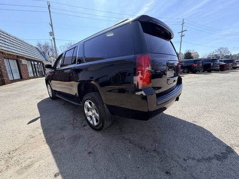 Used 2016 Chevrolet Suburban LT image 17