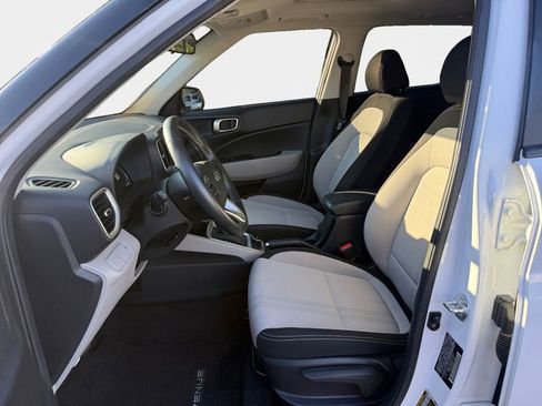 Used 2024 Hyundai Venue SEL FWD image 12