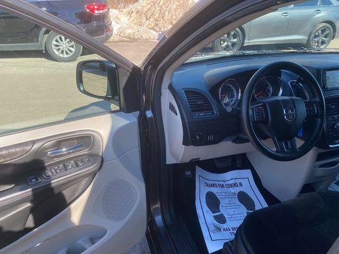 Used 2018 Dodge Grand Caravan SE w/ UConnect Hands-Free Group image 10