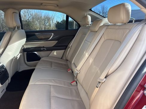 Used 2019 Lincoln Continental Select image 35