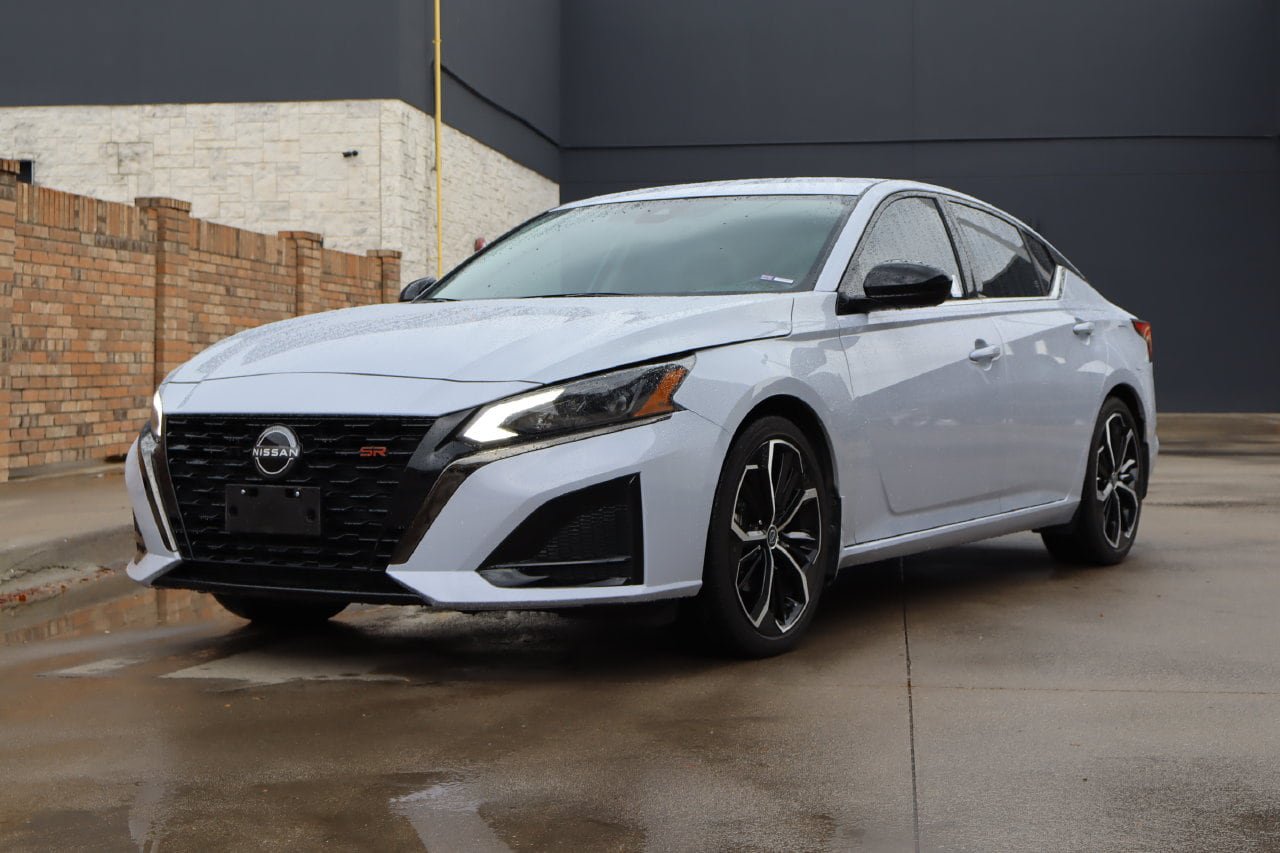 Certified 2024 Nissan Altima 2.5 SR FWD image 2