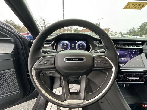 New 2025 Jeep Grand Cherokee Altitude image 13