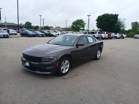 Used 2021 Dodge Charger SXT w/ Leather Interior Group RWD image 4