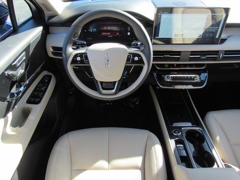 New 2026 Lincoln Corsair Premiere FWD image 12