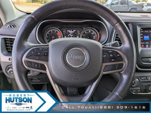 Used 2019 Jeep Cherokee Latitude Plus w/ Comfort/Convenience Group image 19