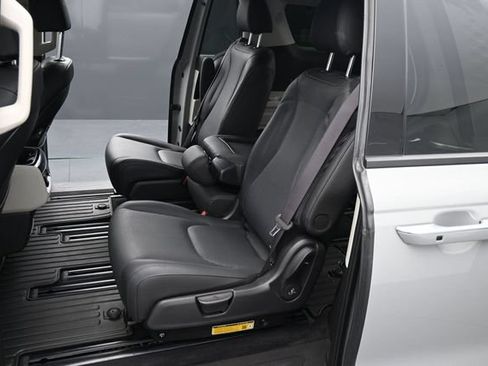 Used 2024 Kia Carnival SX Prestige FWD image 18