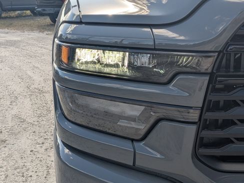 New 2026 RAM 2500 Laramie AWD/4WD image 9