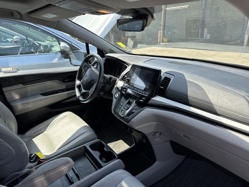 Used 2023 Honda Odyssey EX-L image 3