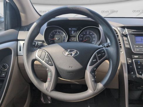 Used 2016 Hyundai Elantra GT FWD image 17