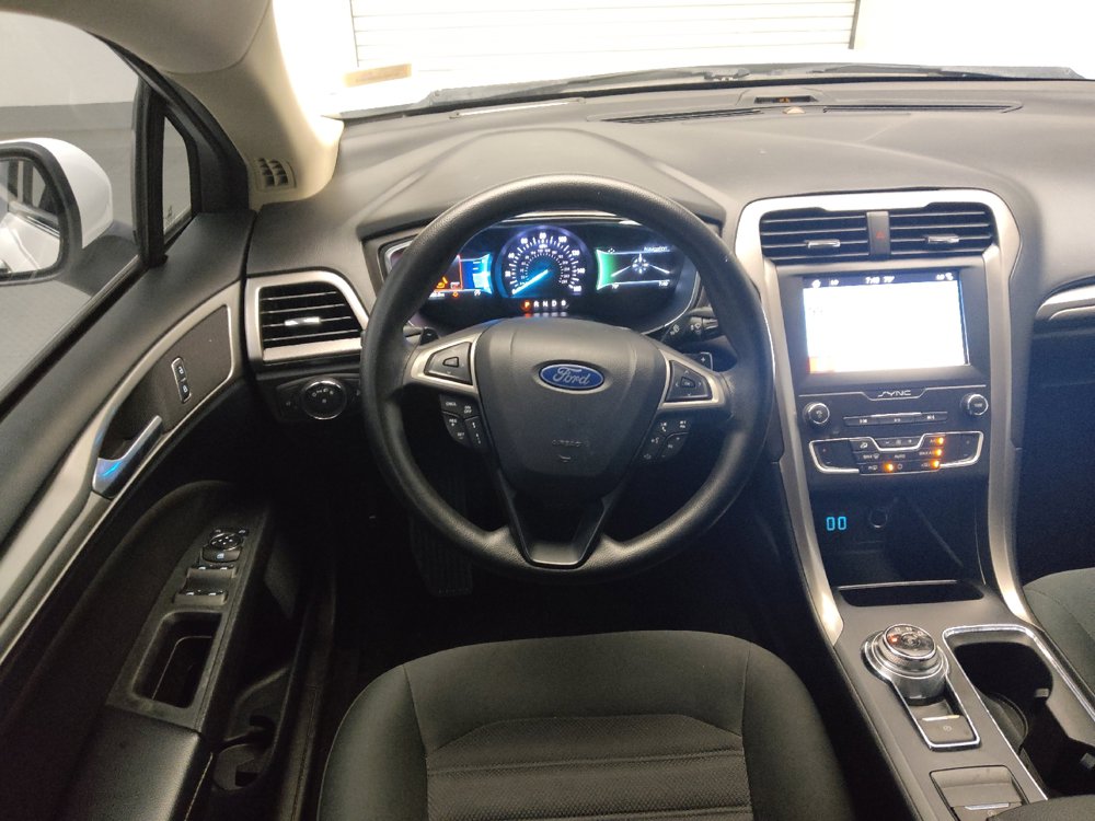 Used 2019 Ford Fusion SE FWD image 22