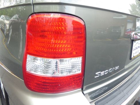 Used 2004 Kia Sedona LX FWD image 22
