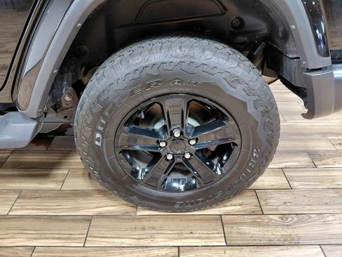 Used 2023 Jeep Wrangler Unlimited Sahara AWD/4WD image 14