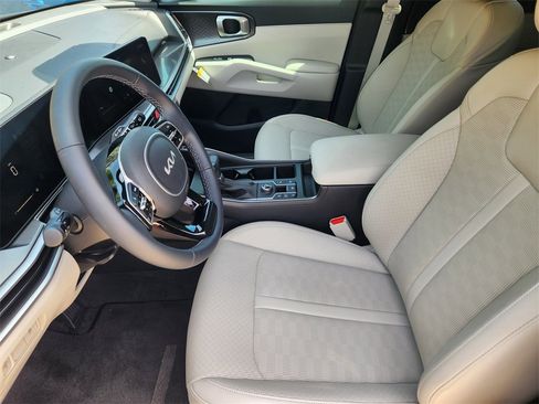 New 2025 Kia Sorento S image 5