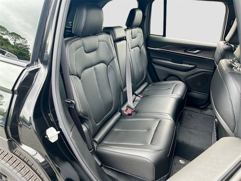 New 2025 Jeep Grand Cherokee Limited w/ Black Appearance Package image 39