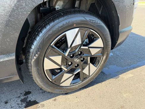 Certified 2025 Hyundai Kona SEL FWD image 31