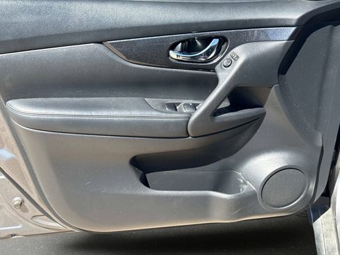 Used 2018 Nissan Rogue S image 15