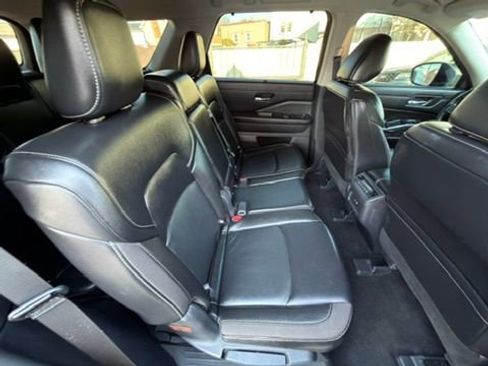 Used 2024 Nissan Pathfinder SL AWD/4WD image 29