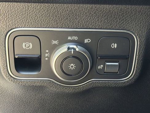 Used 2022 Mercedes-Benz GLB 35 AMG 4MATIC image 33