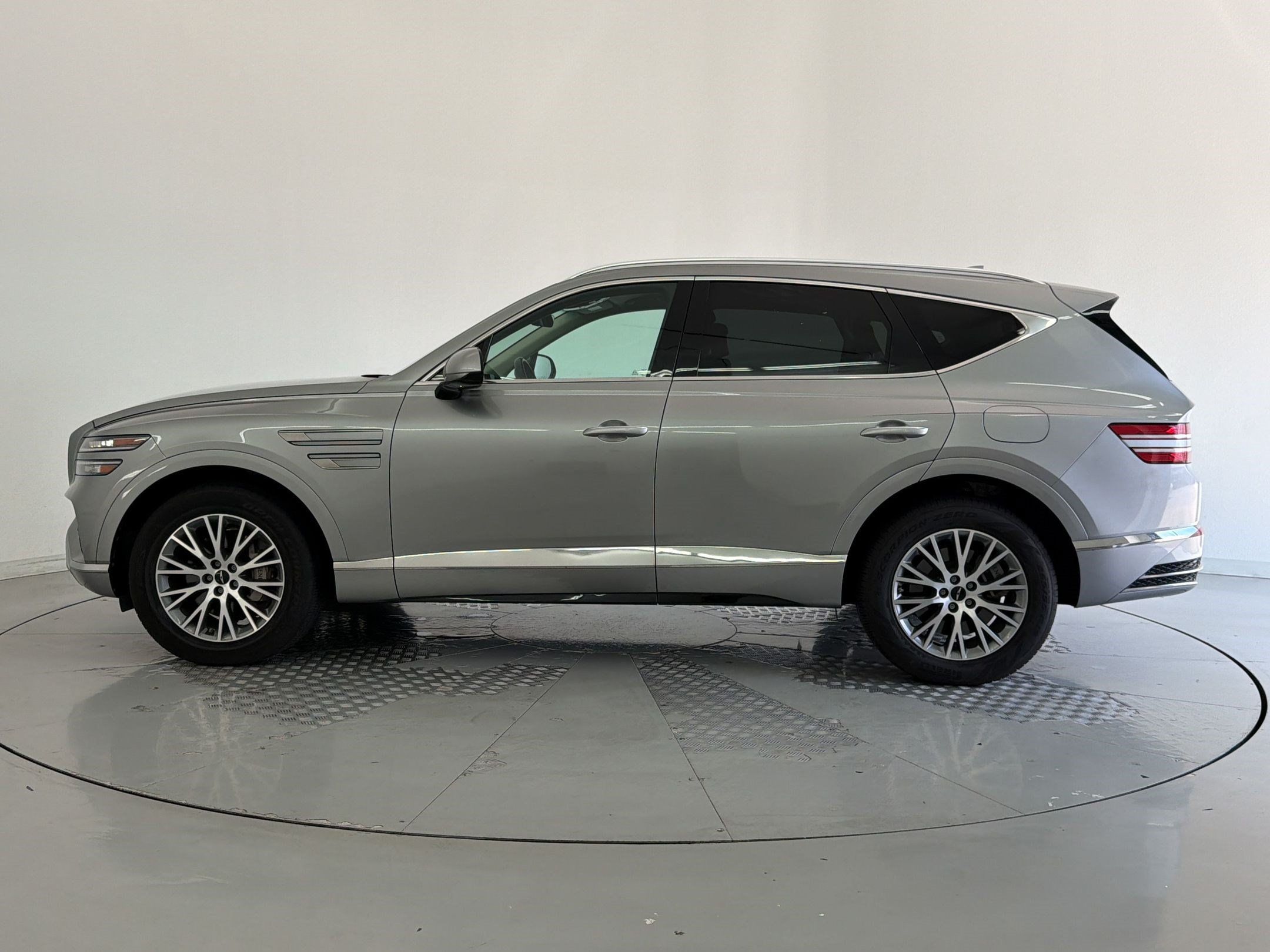 Used 2025 Genesis GV80 2.5T Standard AWD/4WD image 2