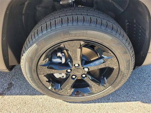 New 2025 Jeep Grand Cherokee Limited w/ Luxury Tech Group II image 19