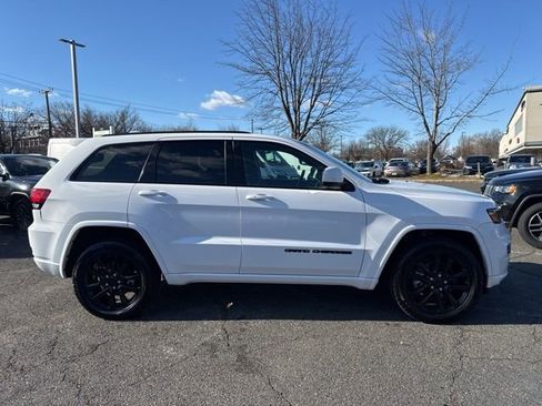 Used 2022 Jeep Grand Cherokee Laredo X image 17