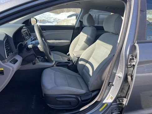 Used 2017 Hyundai Elantra SE w/ Cargo Package image 15
