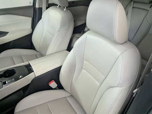 Used 2023 Nissan Rogue SL w/ SL Premium Package image 11