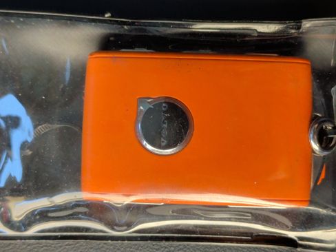 Used 2025 Volvo V60 B5 Cross Country Plus image 36