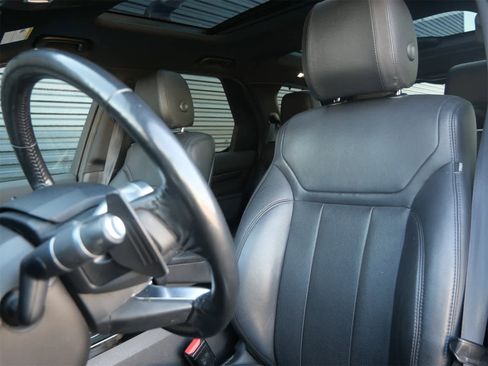 Used 2018 Land Rover Discovery HSE image 5