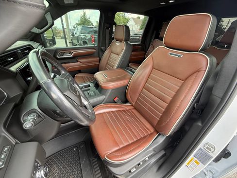 Used 2024 GMC Sierra 3500 Denali Ultimate AWD/4WD image 17