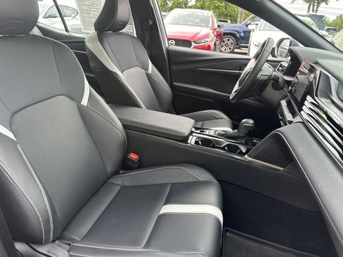Used 2025 Toyota Camry SE w/ Convenience Package FWD image 13