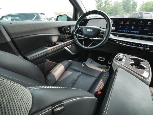 Used 2025 Cadillac Optiq Luxury 1 AWD/4WD image 50