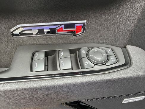 Used 2025 GMC Sierra 1500 AT4 w/ AT4 Premium Package AWD/4WD image 17