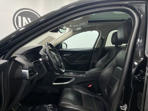 Used 2019 Jaguar F-PACE Prestige image 13