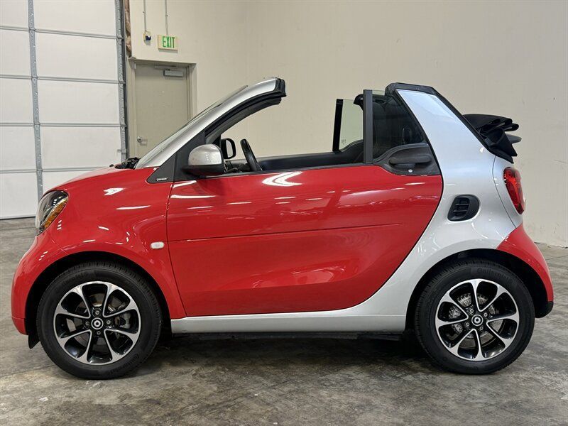 Used 2017 smart fortwo passion RWD image 4