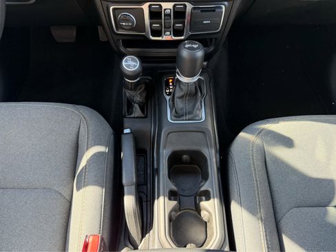 Used 2025 Jeep Wrangler Sport image 22