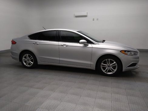 Used 2018 Ford Fusion SE image 11