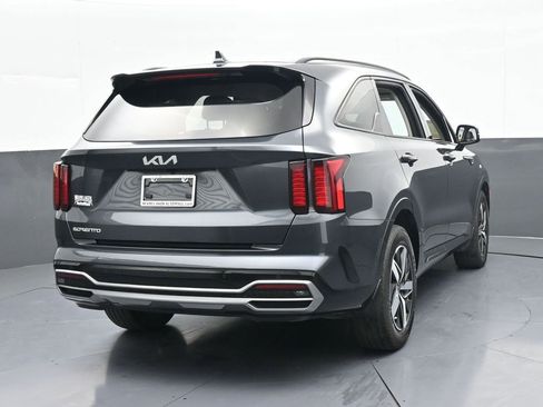 Used 2023 Kia Sorento S image 5