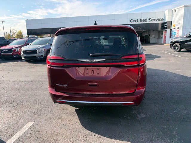 Used 2023 Chrysler Pacifica Touring-L FWD image 5