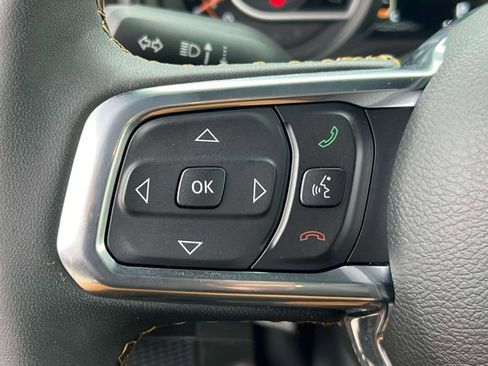 Used 2025 Jeep Wrangler Sahara image 17