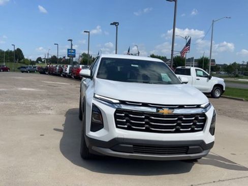 New 2026 Chevrolet Equinox LT w/ Convenience Package II image 3