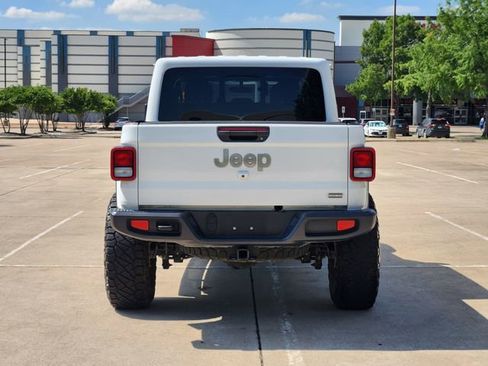 Used 2023 Jeep Gladiator Overland w/ Trailer Tow Package AWD/4WD image 6