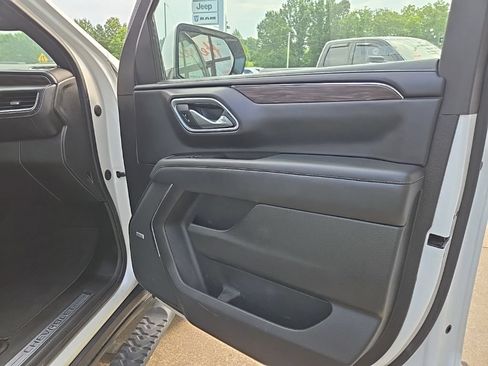 Used 2023 Chevrolet Suburban Z71 w/ Luxury Package AWD/4WD image 77