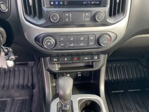 Used 2022 Chevrolet Colorado LT w/ Fleet Safety Package image 18