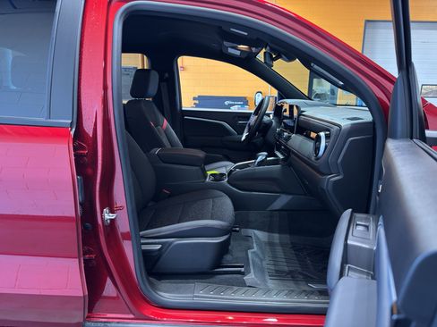 Used 2023 Chevrolet Colorado Z71 w/ Z71 Convenience Package 2 image 18