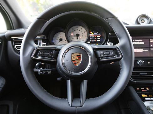 Certified 2026 Porsche Macan AWD/4WD image 13