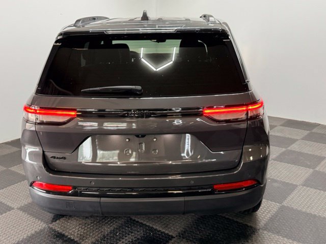 Certified 2024 Jeep Grand Cherokee Altitude AWD/4WD image 10
