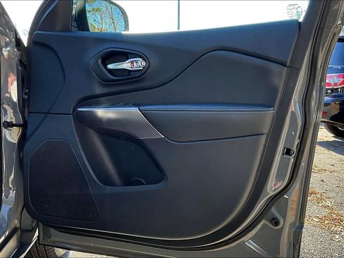 Used 2021 Jeep Cherokee Latitude Plus image 21