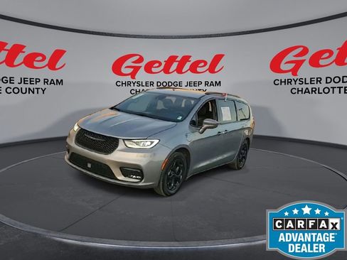 Used 2021 Chrysler Pacifica Limited w/ Premium & Safety Sphere Group image 3