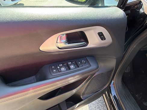 Used 2025 Chrysler Pacifica Limited FWD image 15